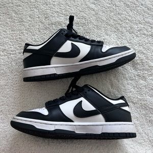 NIKE
WOMEN'S DUNK LOW PANDA - WHITE/BLACK